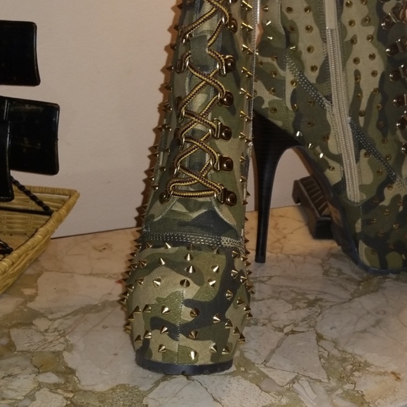 Stiletto Spiked Camouflage Booties!!!👄😎💕 - Picture 5 of 8